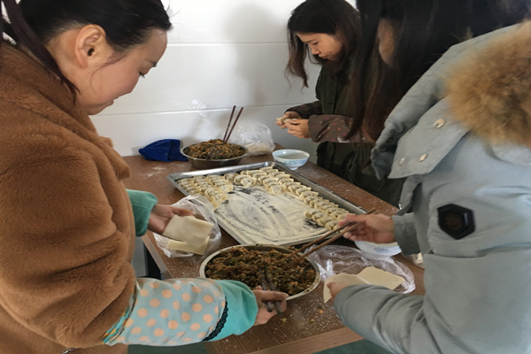 公司举办“迎冬至、包饺子”活动